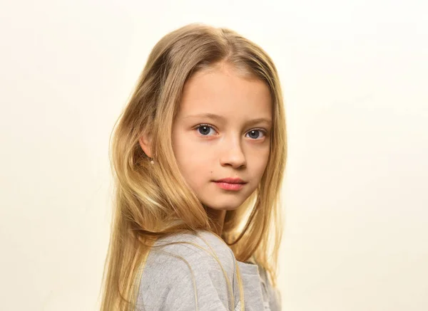 Kleine Blondine Kleine Blonde Mädchen Isoliert Auf Weiß Kleines Mädchen — Stockfoto