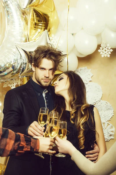 Couple de Noël avec champagne — Photo