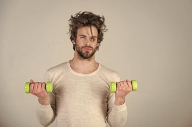 Barbell ile iç çamaşırı eğitim atlet.