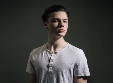 Gençlik kavramı. Yakışıklı genç yüz, gençlik. Uluslararası Gençlik günü. Gençlik geliştirme