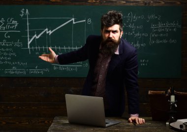 Kişisel. Öğretmen öğrencinin öğrenme stilleri karşılamak için teknikleri ayarlar. Eğitim ve üniversite kavramı. Öğretmen sınıfta toplum ve aidiyet duygusu oluşturur.