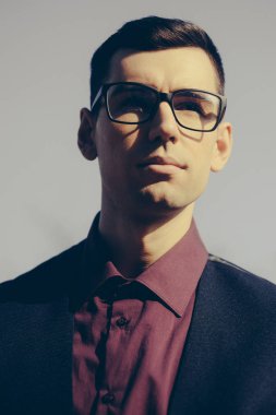 Yöneticisi moda gözlük. Yöneticisi adam gözlüklü açık.