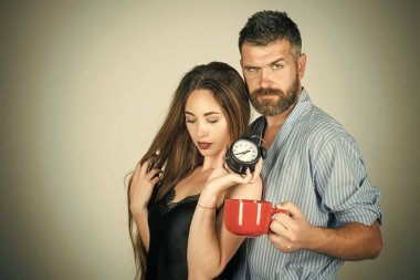 erkek ve kadın Kupası ve çalar saat ile aile