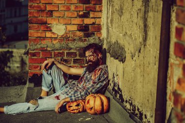 Zombi adam halloween pumpkins ile