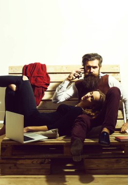 Genç çift birlikte vakit