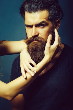 Eller touch uzun sakal