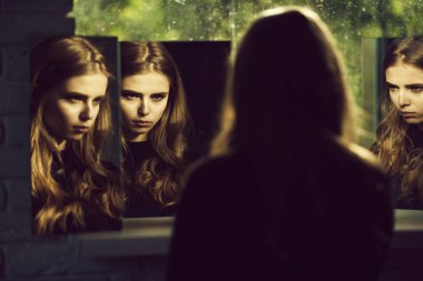 Uzun saç ve güzel bir yüz kadın ile.