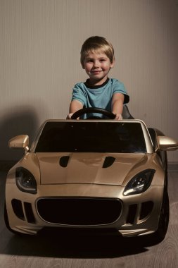 Çocuk sürücü otomatik.