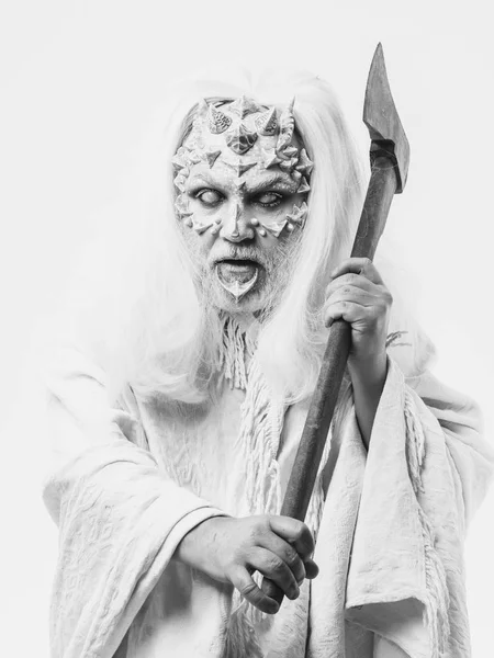 Uzun gümüş saçlı Sihirbazı