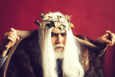 Zeus Tanrı boynuzları ile