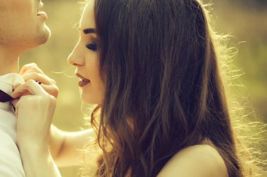 Kadın holding erkek yay