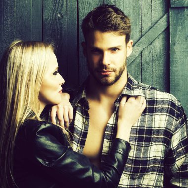 Genç şık bir çift.