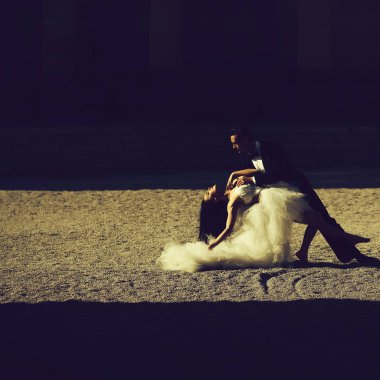 seksi çift güneşli dans düğün açık