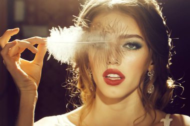 Tüy closeup ile güzel kadın