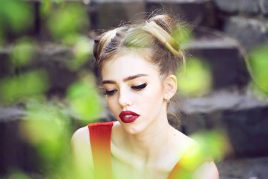 şehvetli hüzünlü kız