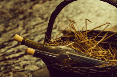 Piknik sepeti şişelerde