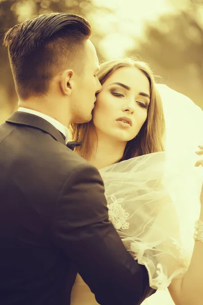 Sensual wedding couple — Stock Photo, Image