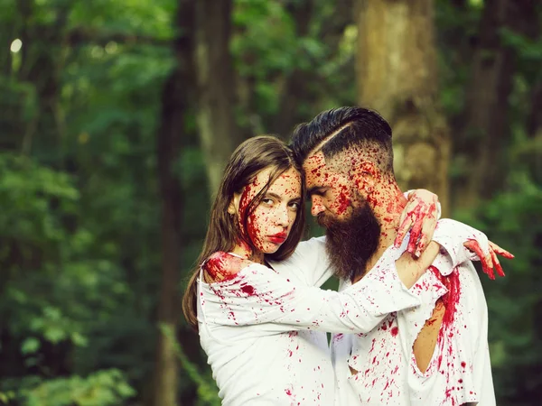 Halloween pareja con sangre — Foto de Stock