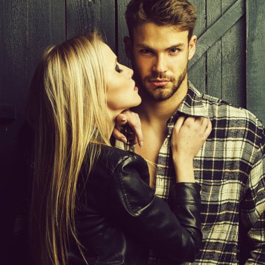 Genç şık bir çift.