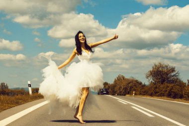 Düğün mutlu kadın yolda