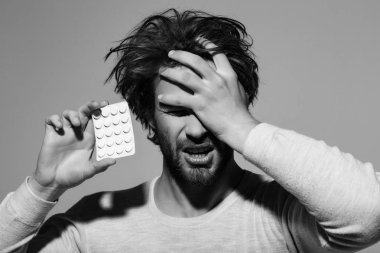 Adam tutun diyet hapı ve vitamin