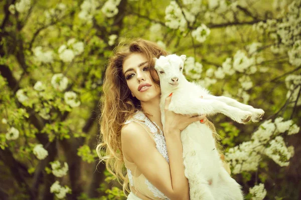 Çiçeği keçi kadınla