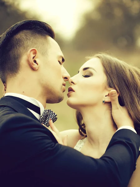 Happy wedding couple — Stock Photo, Image