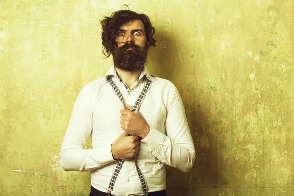 Hipster en chemise et bretelles . — Photo