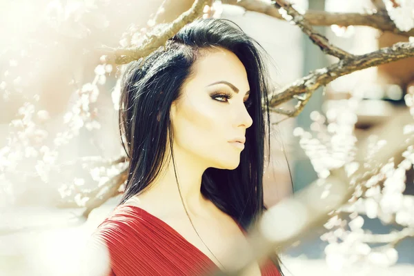 Kadın bahar bloom ile