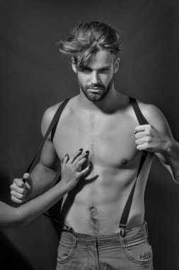 Yakışıklı kaslı seksi adam.
