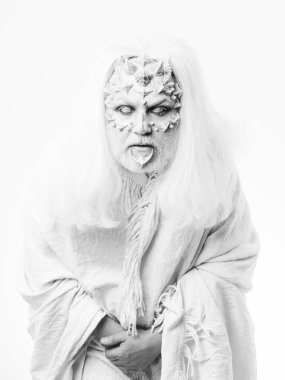 Şeytan dragon cilt ve gri sakal