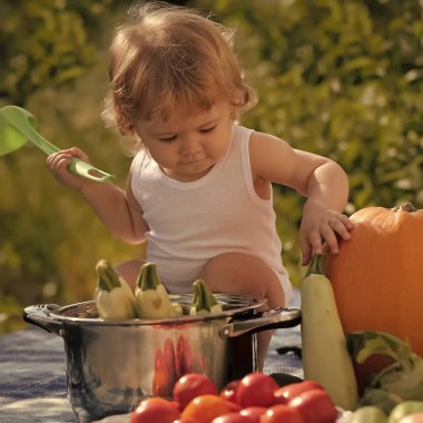 Şirin çocuk piknik