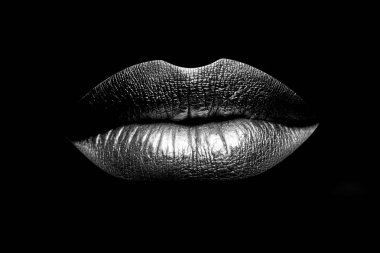 kadın dudakları kapatmak