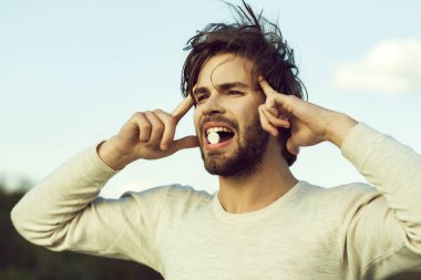 Adam tutun diyet hapı ve vitamin