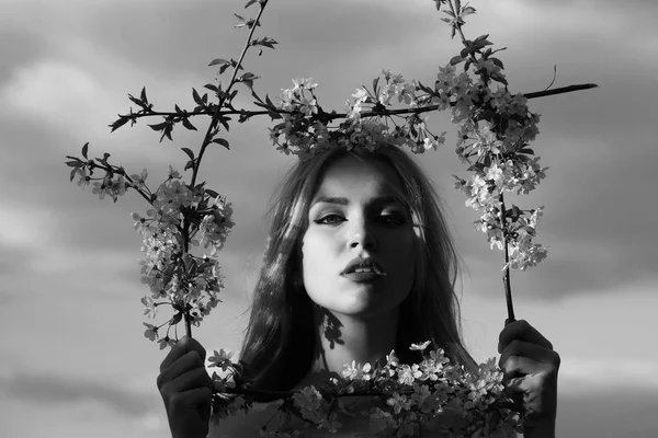 Menina na primavera . — Fotografia de Stock