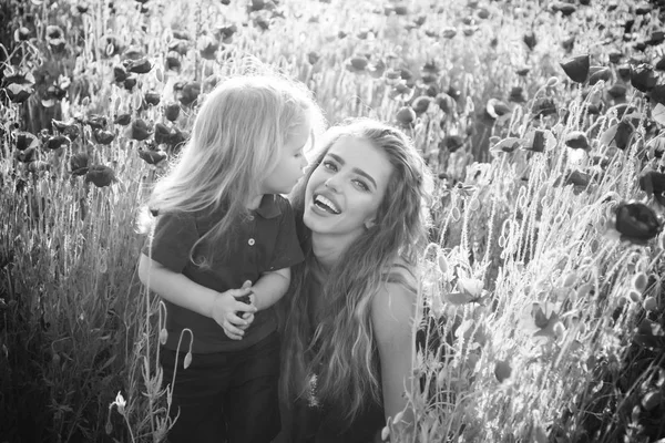 Woman and little boy or child in field of poppy — Stock Photo, Image