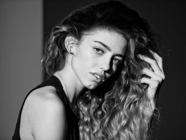 Güzellik ve moda, doğal makyaj ve saç bakımı, salon