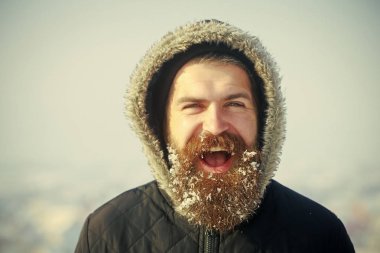 Uzun sakallı Noel adam.