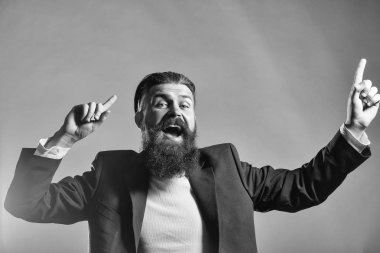 Ceketli sakallı yakışıklı adamı