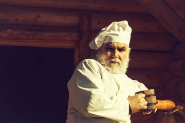 Sakallı cook ile ahşap Kupası