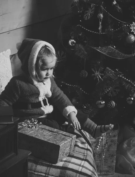 Christmas happy child with present box. — Stock Photo, Image