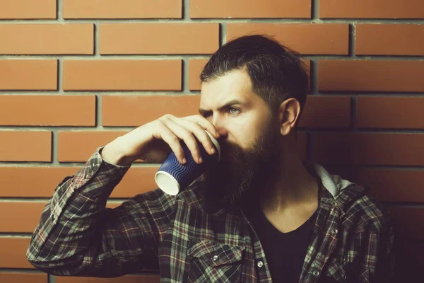 Bearded drinking tea or coffee in blue plastic cup — Stock Photo, Image