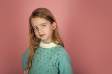 Moda modeli ve güzellik, bak. mutlu küçük kız moda model.