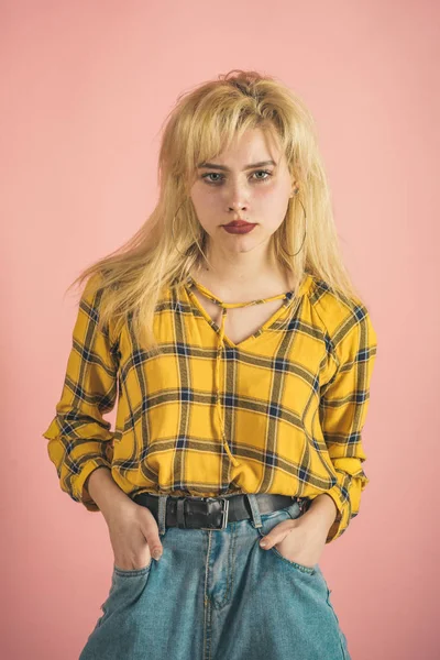 Öğretmen raporları yetenekli öğrencilerin hataları düzeltmek gönüllülük gözlük. Öğretmenler öğrencilerin merak yapmak şeyler hakkında biliyorum.