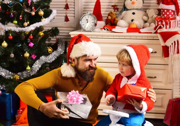 Mutlu aile yeni yılı ve Noel 'i kutluyor..