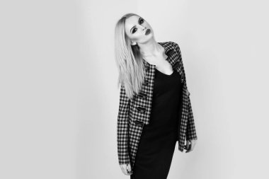 Makyaj giysi ve moda ceket ile güzel kadın