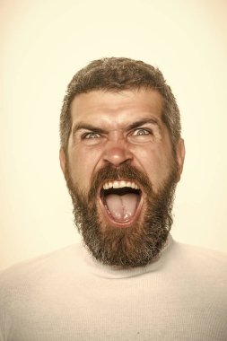 Hipster kızgın yüzü ile.