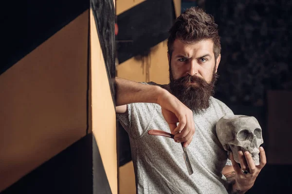 Herramientas de peluquería sobre fondo antiguo vintage con espacio de copia. Peluquero profesional en barbería interior. Barber - Shaves and Trims (en inglés). Preparación del cabello es solo para el tipo apuesto . —  Fotos de Stock