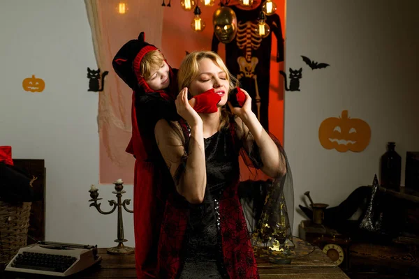 Secrets of Magic for Happy Halloween. Happy halloween family with pumpkins on a halloween background. Horror faces. Trick or treat. Halloween holiday concept - mother and son. Trick or treat. — Stock Photo, Image