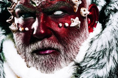 gizem makyaj bir adam. gizem makyaj hallooween adam. Aklını okuyabilirim. bizzat şeytan.